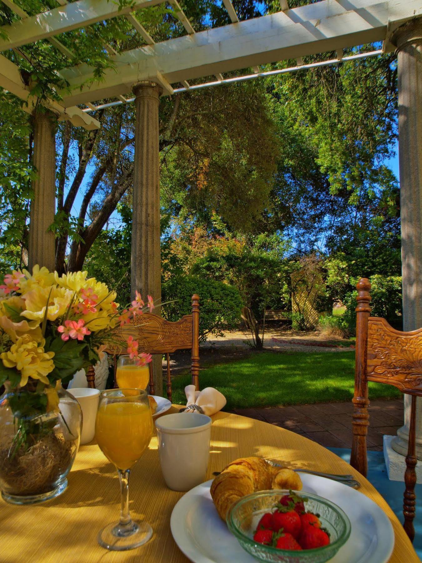 Shady Oaks Country Inn 세인트 헬레나 레스토랑 사진